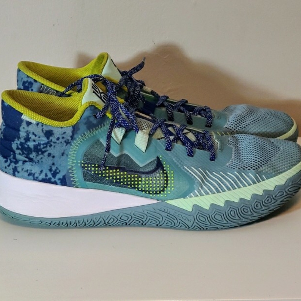 Kyrie Irving "Rare" Nike